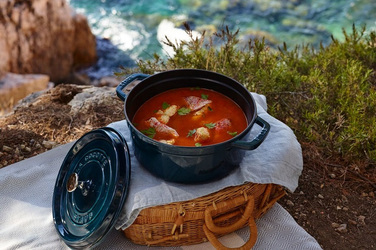 Кастрюля / жаровня 22 см с крышкой La Mer Staub