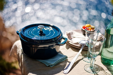 Кастрюля / жаровня 22 см с крышкой La Mer Staub