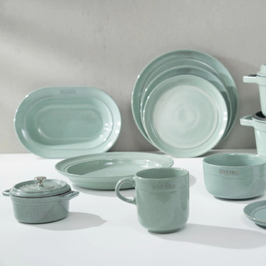 Блюдо для сервировки, овальное 25 см sage green Dining Line Staub