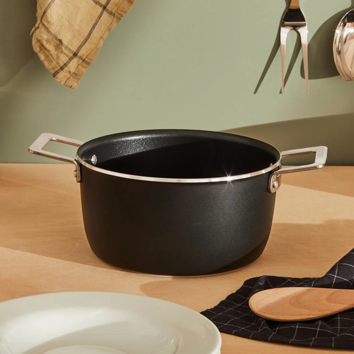 Кастрюля с двумя ручками 20 см, черная Pots & Pans Alessi