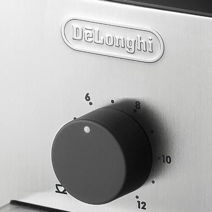 Профессиональная кофемолка DeLonghi KG 79 / 110 Вт / 120 г / металл, пластик / серебристый